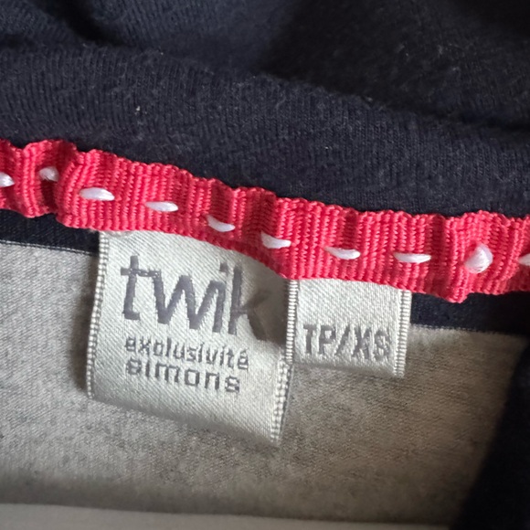 Super cute, Twik sweater, size XS 🖤 - Picture 4 of 5